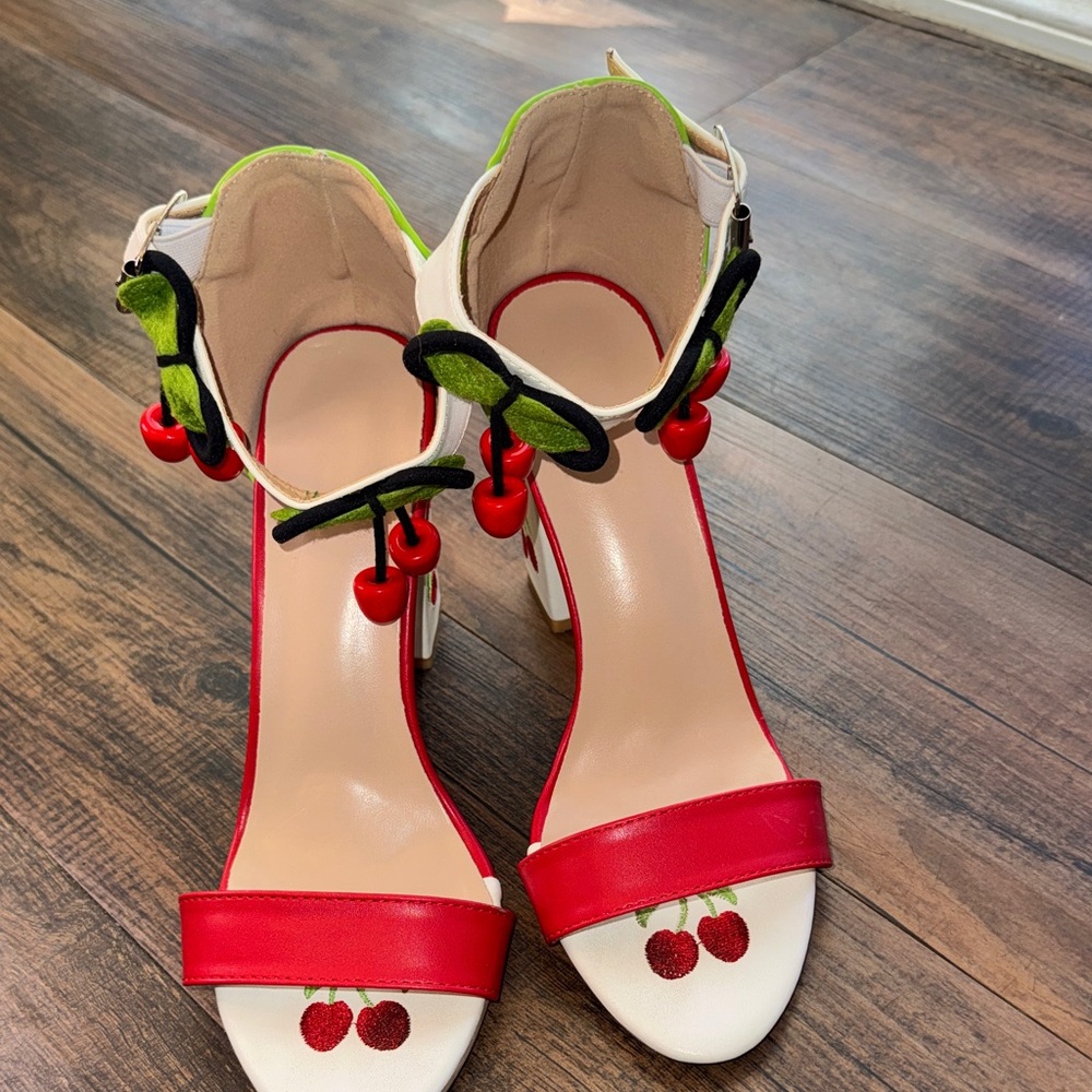 Vibrant Red and Green Women's Heels - Picture 14 of 14